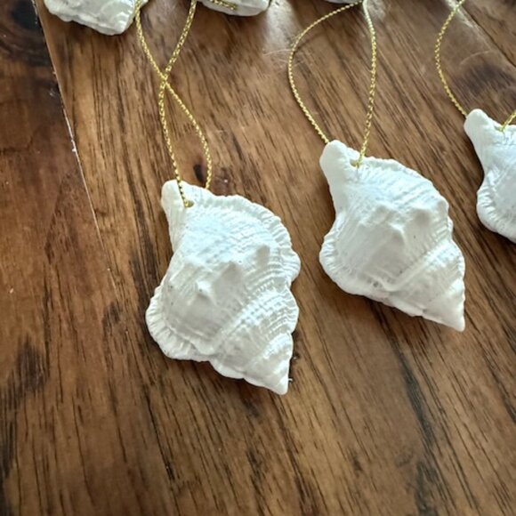 20 white resin conch seashell shell Christmas ornaments gold ribbon - Picture 5 of 6